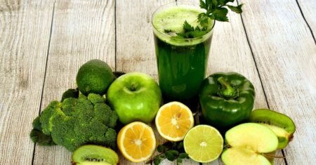Suco detox emagrece? O que as evidências mostram